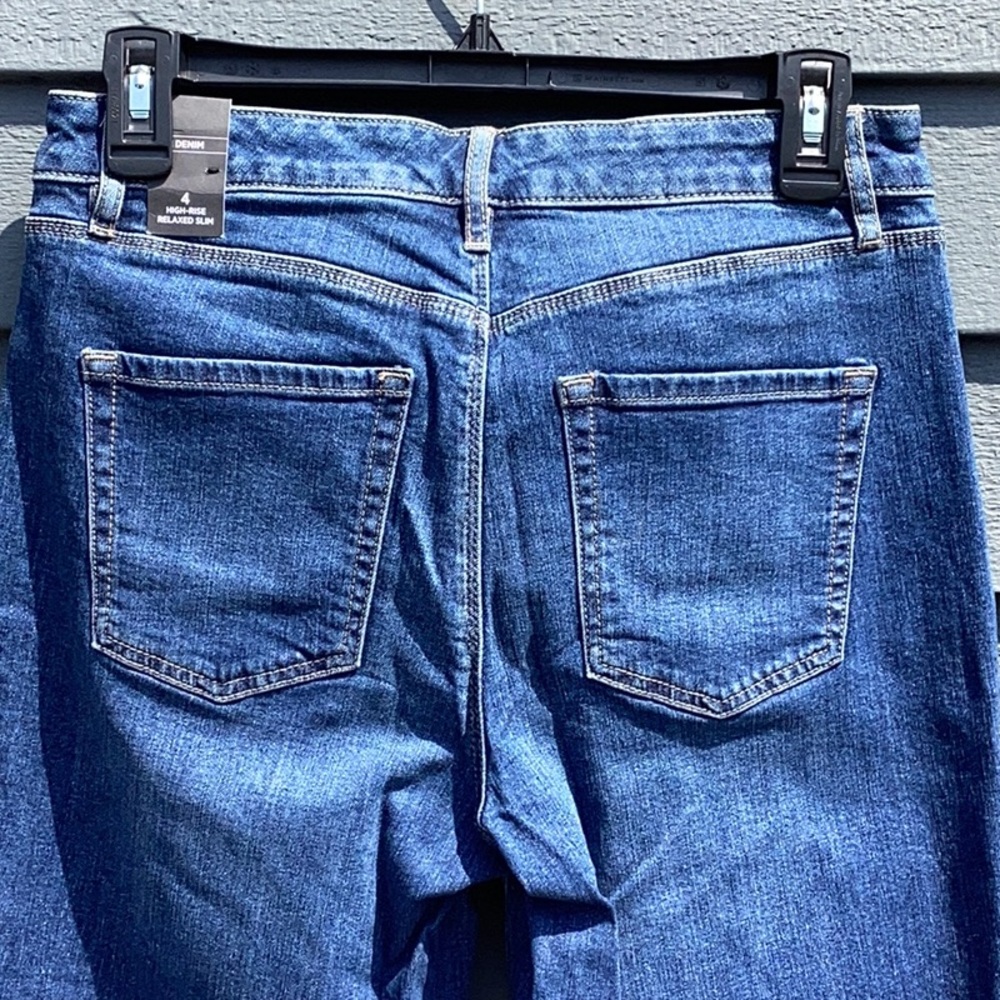 NWT White House Black Market High Rise Relaxed Slim Crop Jean Size 4 - Picture 4 of 8